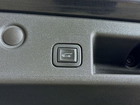 Used 2023 Chevrolet Equinox LT image 34