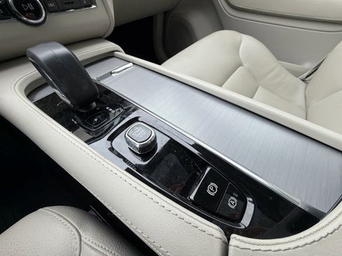 Certified 2023 Volvo XC90 B5 Core image 26