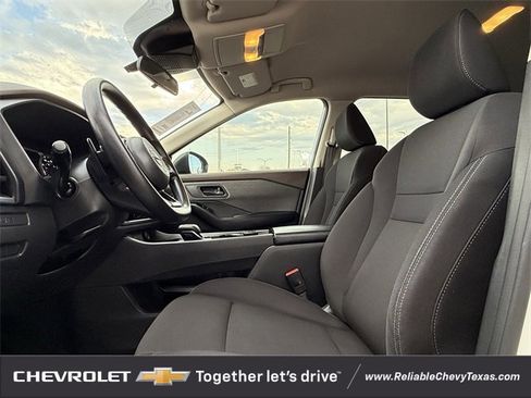 Used 2023 Nissan Rogue S image 31