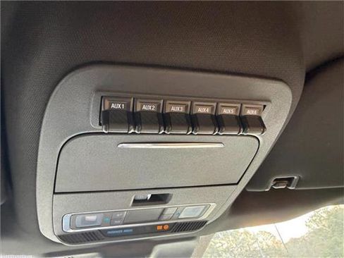 Used 2023 Ford F350 Lariat w/ Chrome Package image 33