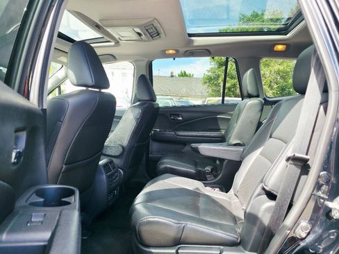 Used 2017 Honda Pilot Elite image 16