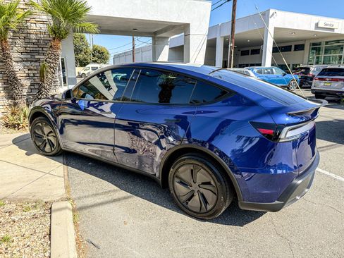 Used 2026 Tesla Model Y Long Range image 4