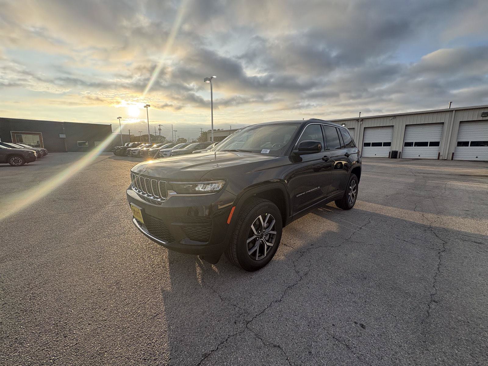 New 2027 Jeep Grand Cherokee Laredo X RWD image 6