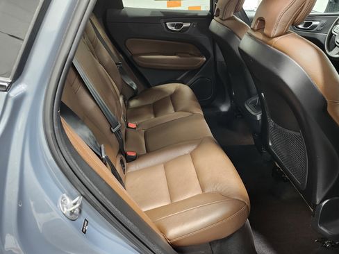 Used 2024 Volvo XC60 B5 Plus image 19