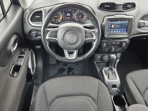 Used 2019 Jeep Renegade Latitude w/ Cold Weather Group image 8