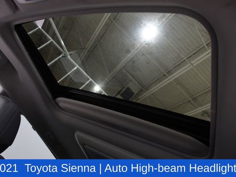 Used 2021 Toyota Sienna Limited image 24