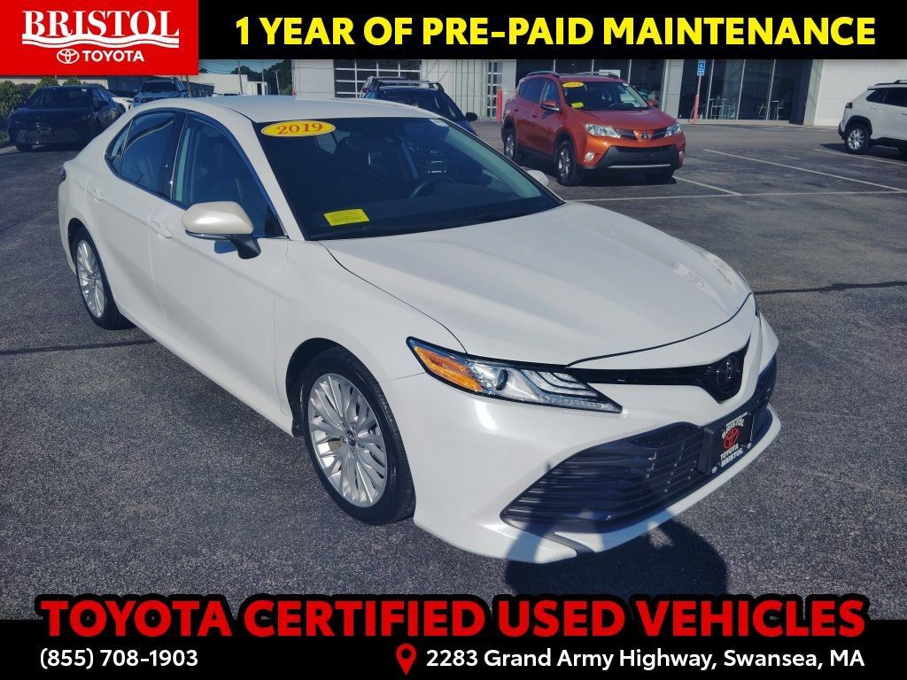 Certified 2019 Toyota Camry XLE FWD image 1