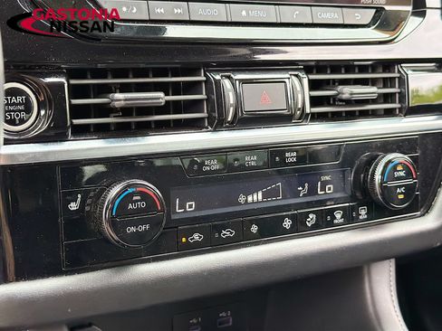 Used 2023 Nissan Pathfinder SV AWD/4WD image 18
