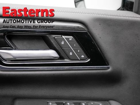 Used 2025 GMC Yukon Denali AWD/4WD image 25
