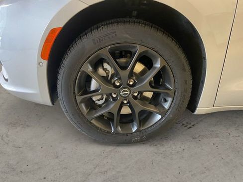 New 2026 Chrysler Pacifica Select w/ S Appearance Package image 15