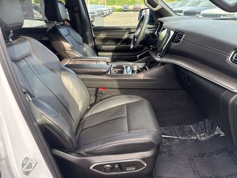 Certified 2024 Jeep Wagoneer Series III image 36