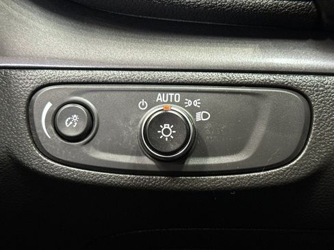 Used 2021 Buick Encore Preferred FWD image 29
