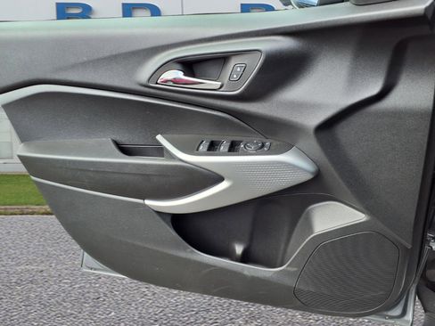 Used 2024 Chevrolet Trax LS w/ LS Convenience Package image 10