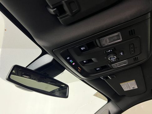 Used 2021 Chevrolet Tahoe Z71 w/ Z71 Signature Package image 18