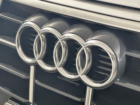 Used 2023 Audi Q5 2.0T Premium w/ Convenience Package AWD/4WD image 14