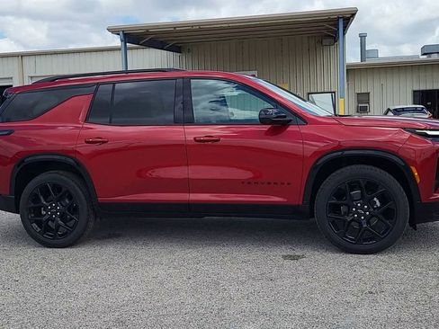New 2026 Chevrolet Traverse RS w/ LPO, Floor Liner Package FWD image 9