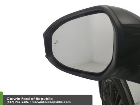 Used 2025 Toyota Prius AWD image 13