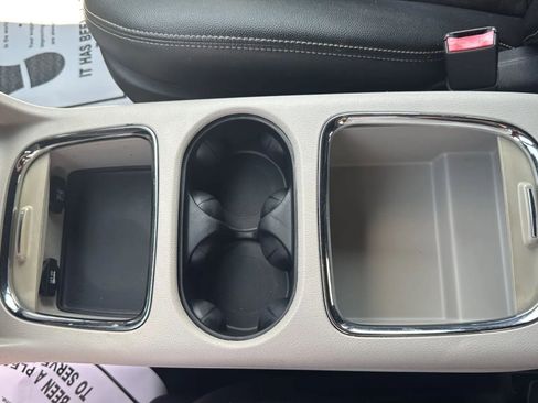 Used 2020 Dodge Grand Caravan SXT FWD image 17