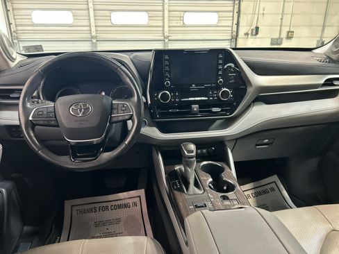 Used 2020 Toyota Highlander Limited AWD/4WD image 4