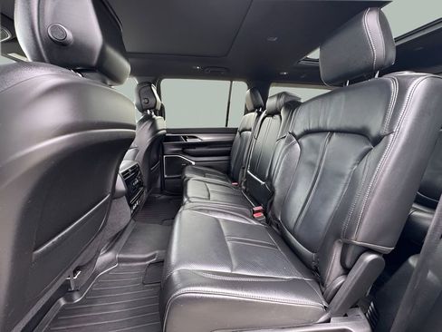 Used 2022 Jeep Wagoneer Series I image 13