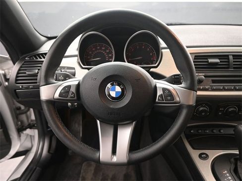 Used 2005 BMW Z4 2.5i image 23