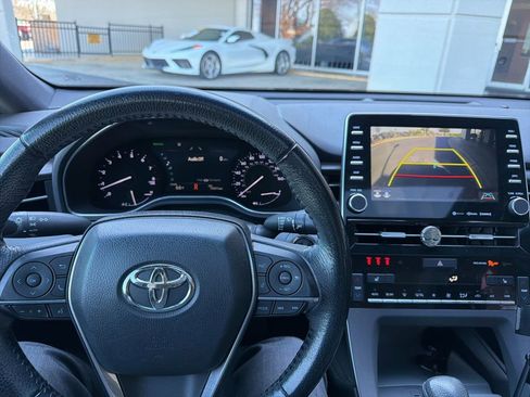 Used 2019 Toyota Avalon Limited image 7