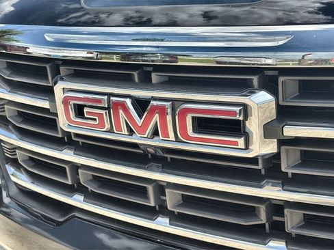 Certified 2026 GMC Acadia Elevation w/ Elevation Premium Package FWD image 30