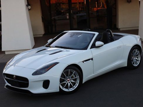 Used 2020 Jaguar F-TYPE Convertible image 4