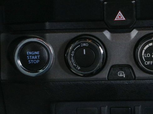Used 2020 Toyota Tacoma TRD Sport AWD/4WD image 22