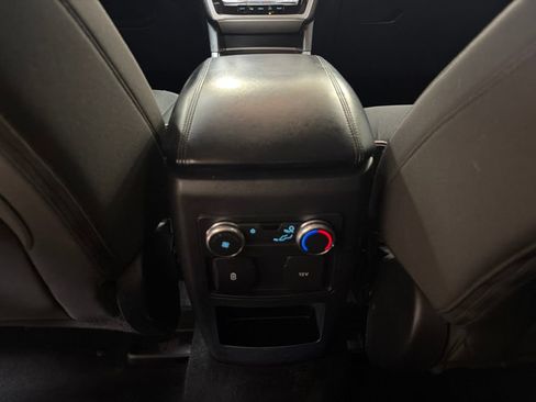 Used 2021 Ford Explorer XLT AWD/4WD image 19