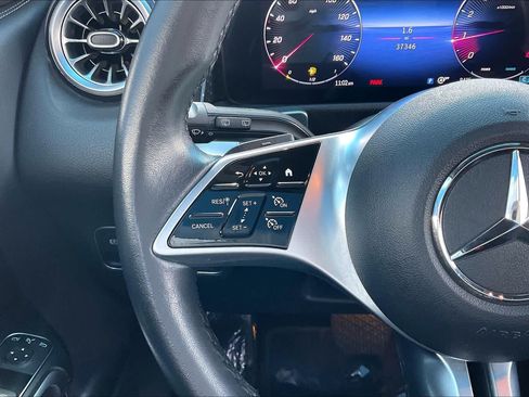 Used 2025 Mercedes-Benz GLB 250 4MATIC image 24