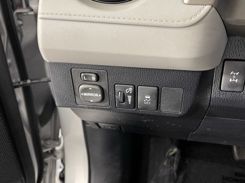 Used 2013 Toyota RAV4 LE AWD/4WD image 20