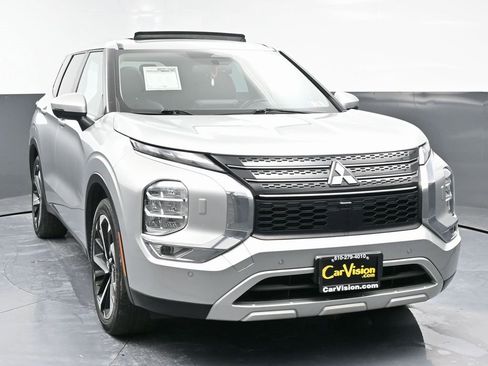 Used 2023 Mitsubishi Outlander SE image 4