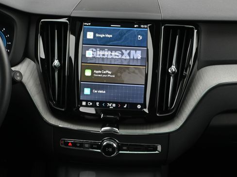 Used 2025 Volvo XC60 B5 Plus image 5