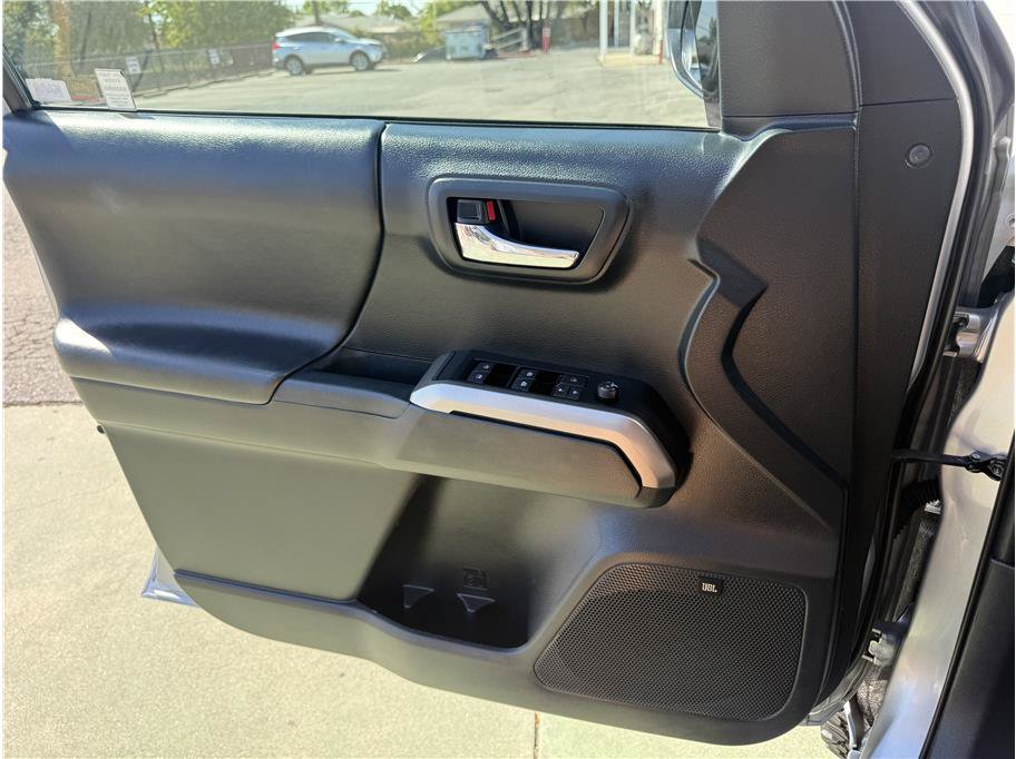 Used 2019 Toyota Tacoma Limited AWD/4WD image 31