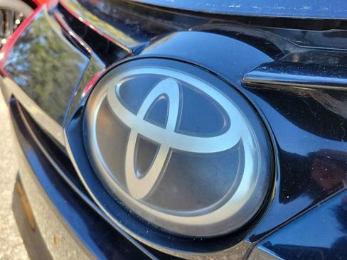 Used 2017 Toyota Corolla LE image 11