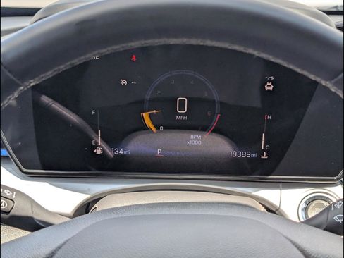 Used 2025 Chevrolet Trax LT w/ LT Convenience Package FWD image 13