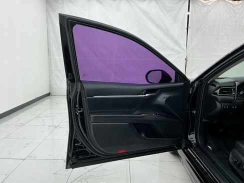 Used 2021 Toyota Camry SE FWD image 18