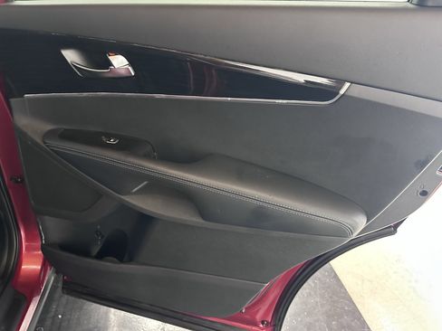 Used 2019 Kia Sorento LX image 27