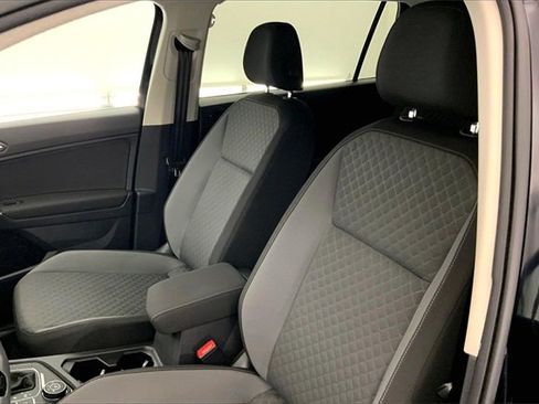 Used 2018 Volkswagen Tiguan S image 24