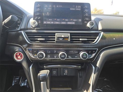 Used 2018 Honda Accord Touring image 17