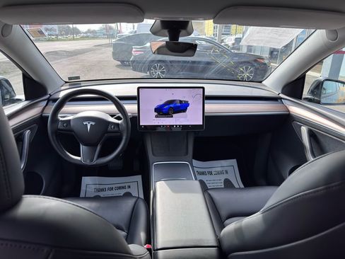 Used 2025 Tesla Model Y Long Range image 30