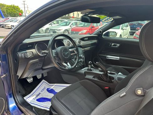 Used 2018 Ford Mustang Coupe RWD image 7