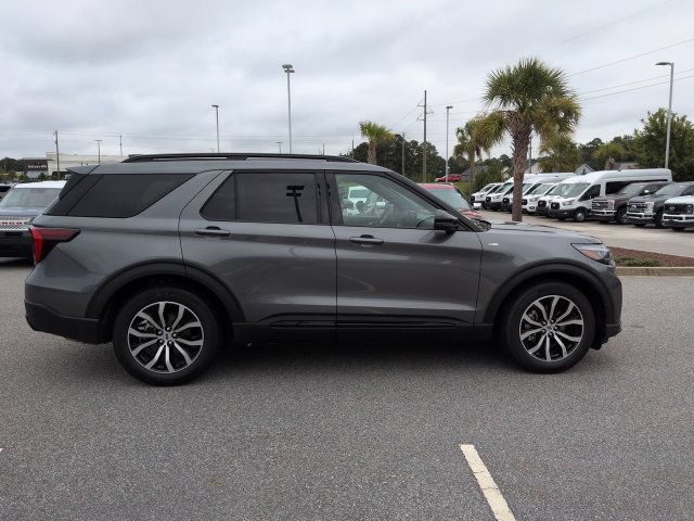 New 2026 Ford Explorer Active w/ Active Comfort Package RWD image 3