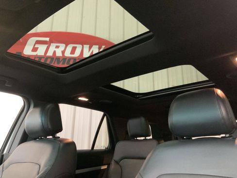 Used 2017 Ford Explorer XLT w/ Equipment Group 202A AWD/4WD image 34