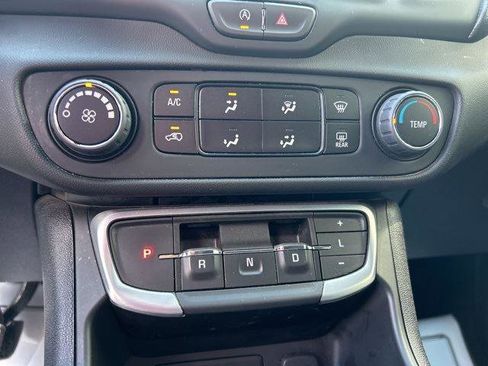 Used 2024 GMC Terrain SLE image 22