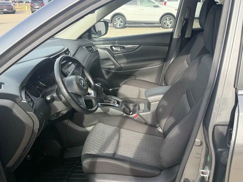 Used 2020 Nissan Rogue SV image 10