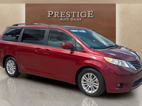 Used 2012 Toyota Sienna XLE FWD image 13