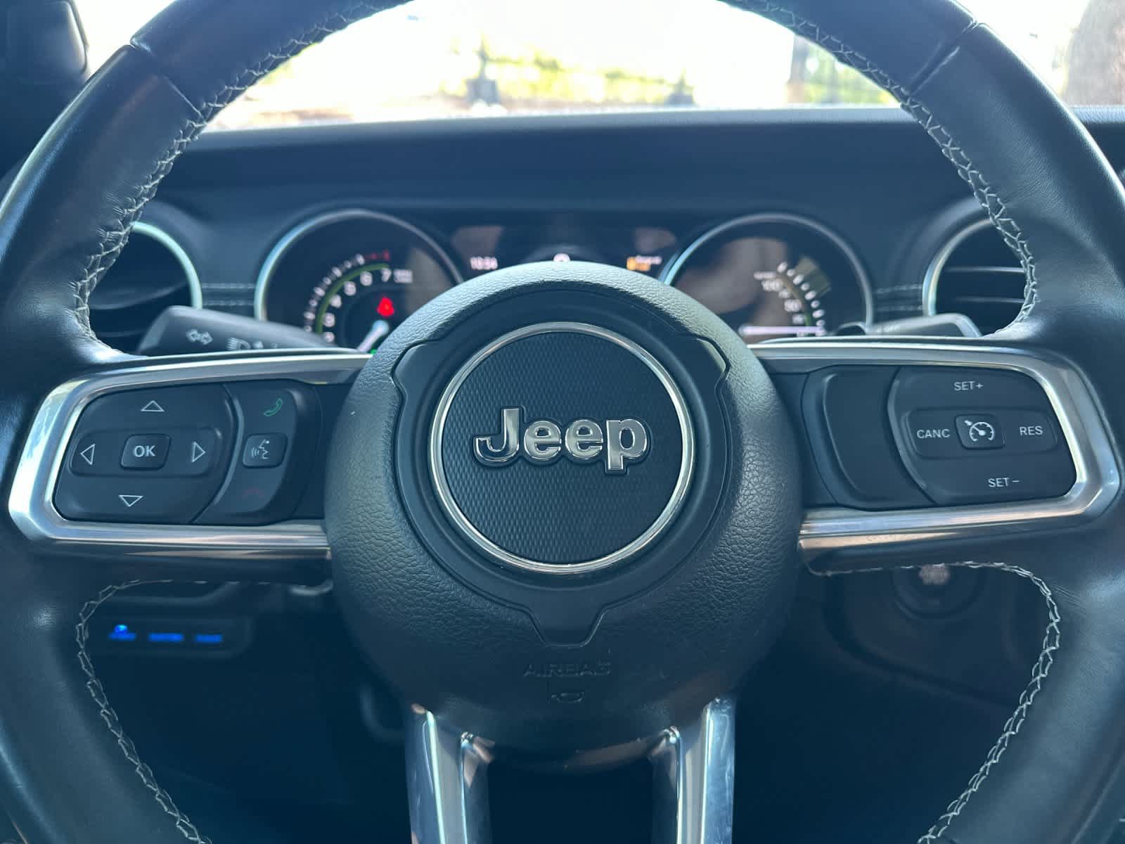 Used 2022 Jeep Wrangler Unlimited Sahara AWD/4WD image 21