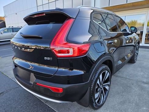 Used 2025 Volvo XC40 B5 Plus w/ Protection Package Premier AWD/4WD image 5